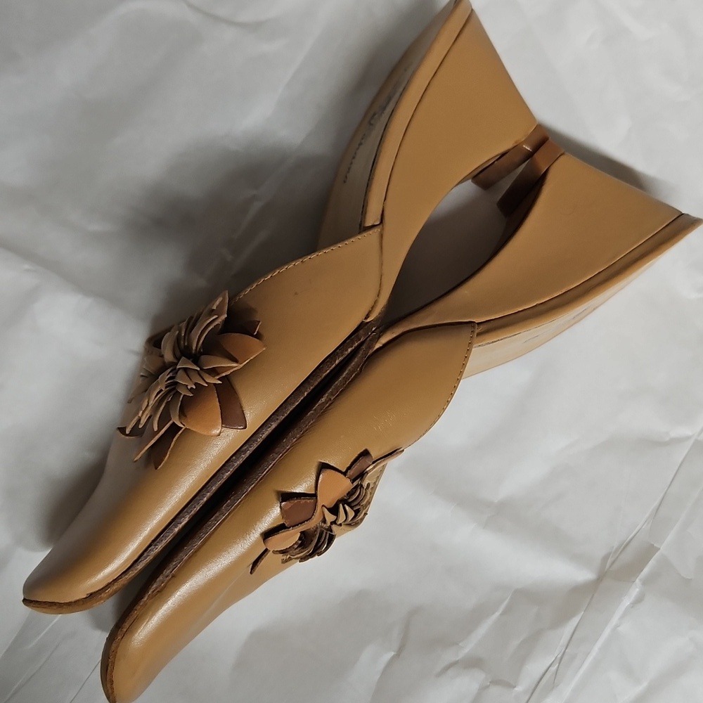 Tommy Bahama Mules All Leather Made in Spain 6M EUC Nude Natural Tan - Picture 8 of 10